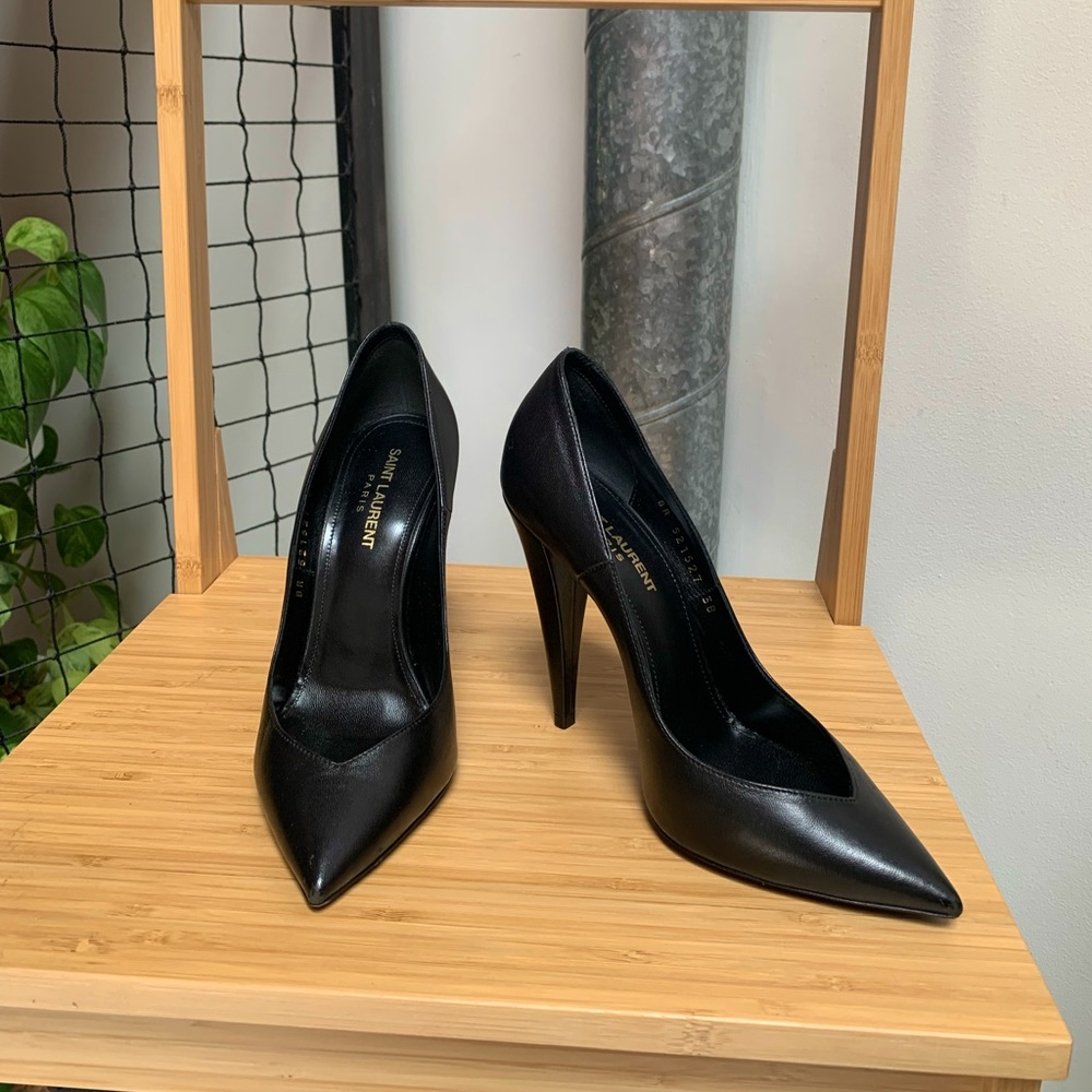 Saint Laurent “Kiki” Pumps